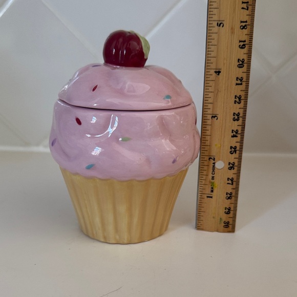 Vintage Pink Cupcake Ceramic Container - Picture 5 of 6
